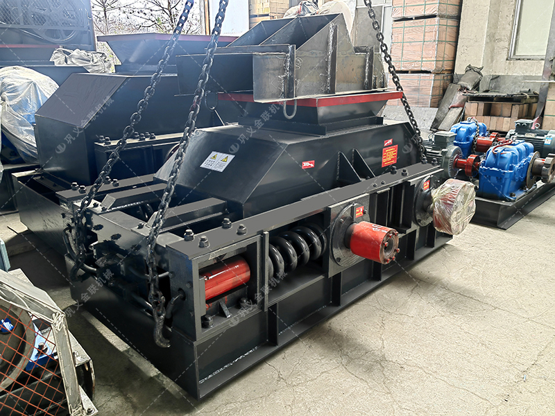 中型彈簧式對輥破碎機設(shè)備發(fā)往浙江