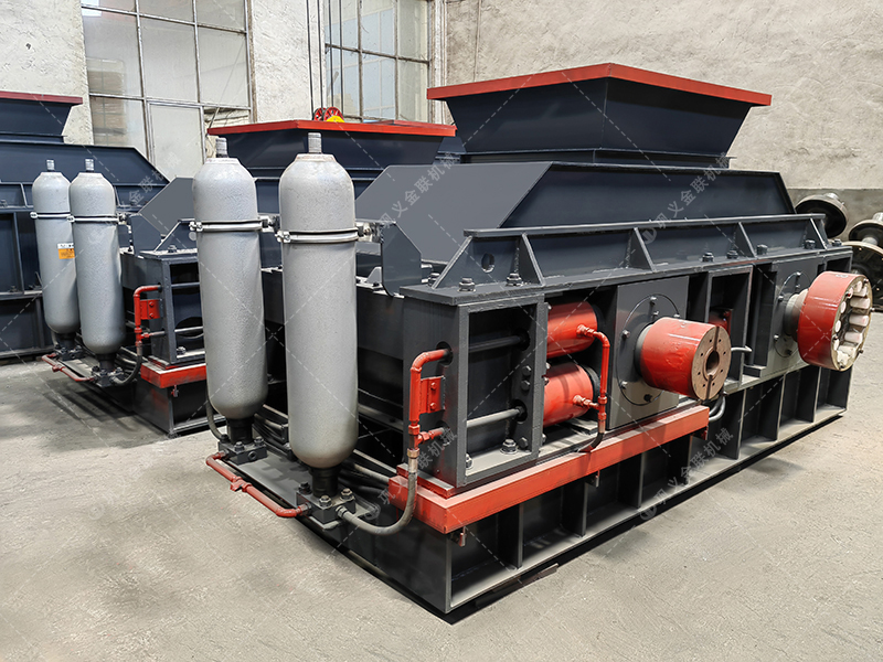 單臺中大型全自動液壓對輥制砂機設備發(fā)往河北