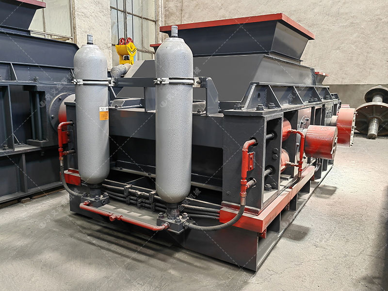 單臺中大型全自動液壓對輥制砂機設備發(fā)往河北